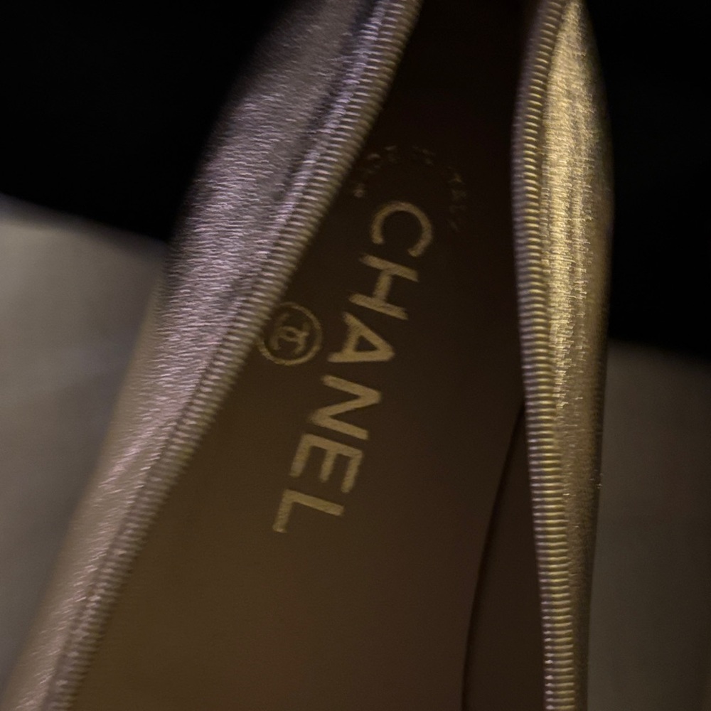 CHANEL Women's Metallic Gold Flats - Picture 5 of 15